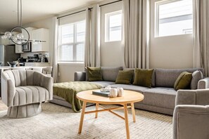 TV - New beautiful 5 BEDS~Private Pool (Clermont)