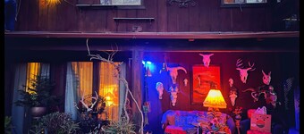 Charming bungalow with an Amazing view of Sequoia National Park in Three Rivers.