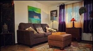 Smart-TV, DVD-Player, Bücher, Videothek