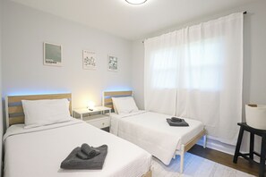 3 bedrooms, iron/ironing board, free WiFi, bed sheets - Modern & Cozy Home - Minutes from NoDa & Uptown (Charlotte)