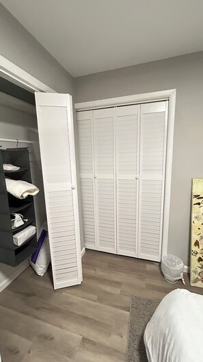 2 chambres, fer et planche à repasser, Wi-Fi gratuit, draps fournis