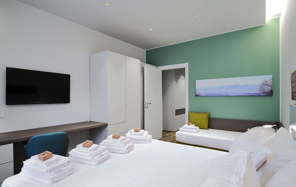 1 habitación, tabla de planchar con plancha, wifi gratis y ropa de cama