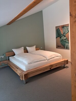 Deluxe-Doppelzimmer, Nichtraucher, Talblick | Zimmersafe, Schreibtisch, laptopgeeigneter Arbeitsplatz