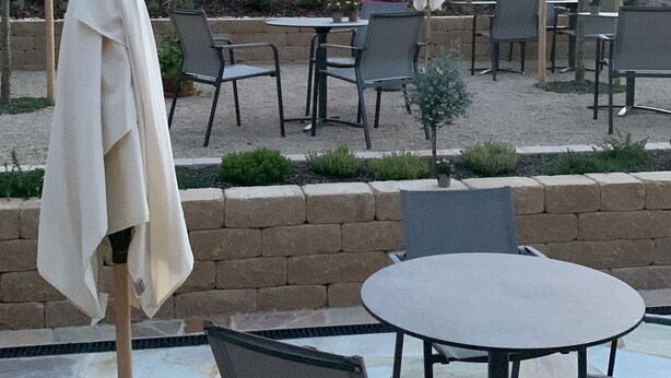 Terrace/patio - Hotel Restaurant Croix Blanche (Bas-Vully)