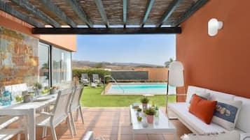 Villa, 3 Bedrooms | Outdoor dining