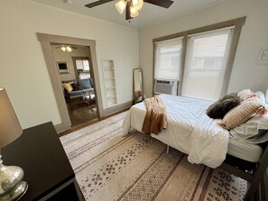 1 bedroom, WiFi, bed sheets - Midtown Bungalow (San Antonio)