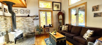 Peaceful getaway on quiet lake