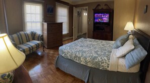 7 bedrooms, desk, iron/ironing board, WiFi