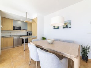 Ferienhaus, 4 Schlafzimmer, Terrasse | Speisen