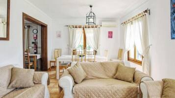 Maison, plusieurs chambres | Aire de séjour