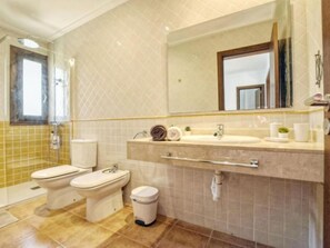 House, Multiple Bedrooms | Bathroom - Global Can Ines - By Global Rental Holidays 8598 (Inca)