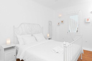 5 habitaciones, tabla de planchar con plancha y cuna de viaje 