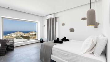 4 bedrooms, desk, iron/ironing board, free WiFi