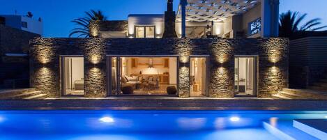 Een verwarmd zwembad