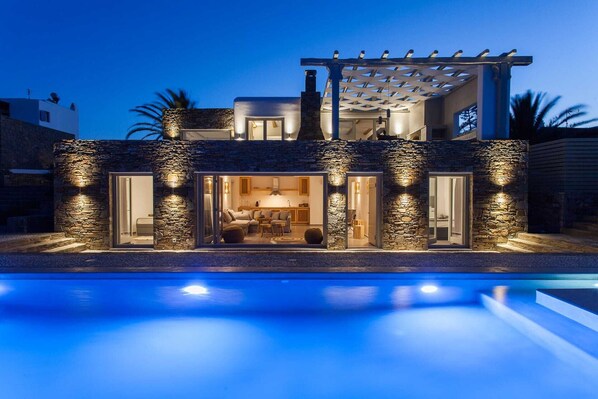 A heated pool - By Whitelist Mykonos (Mykonos)