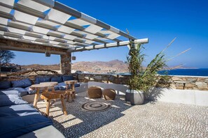 Outdoor dining - By Whitelist Mykonos (Mykonos)