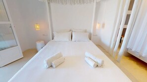 5 bedrooms, iron/ironing board, free WiFi, bed sheets