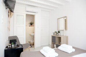 1 bedroom, iron/ironing board, free WiFi, bed sheets - By Whitelist Mykonos (Mykonos)