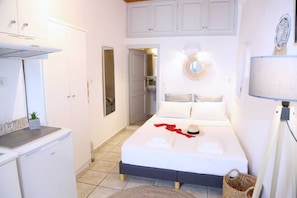 1 habitación, tabla de planchar con plancha, wifi gratis y ropa de cama