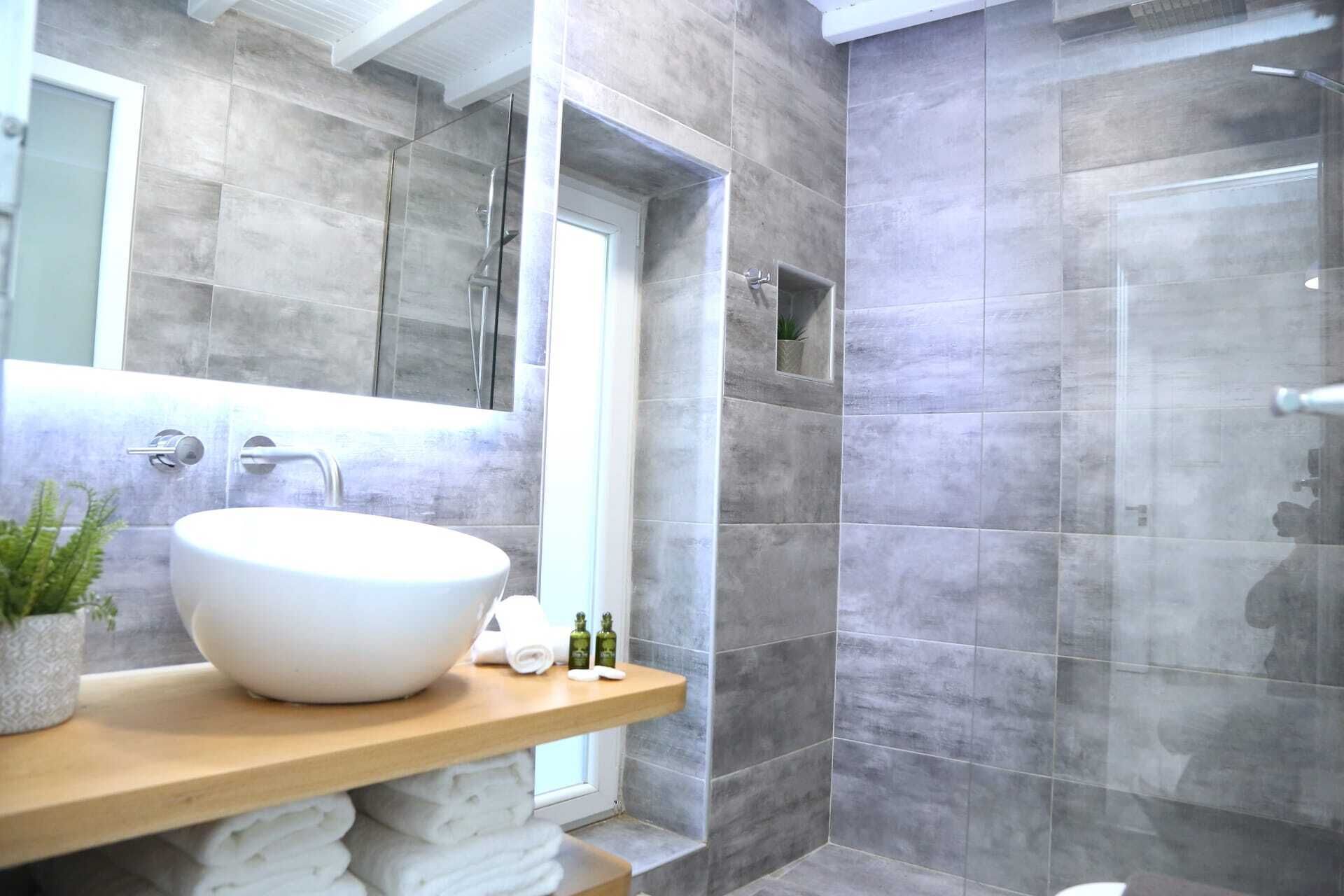 Chuveiro, secador de cabelo