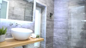 Chuveiro, secador de cabelo