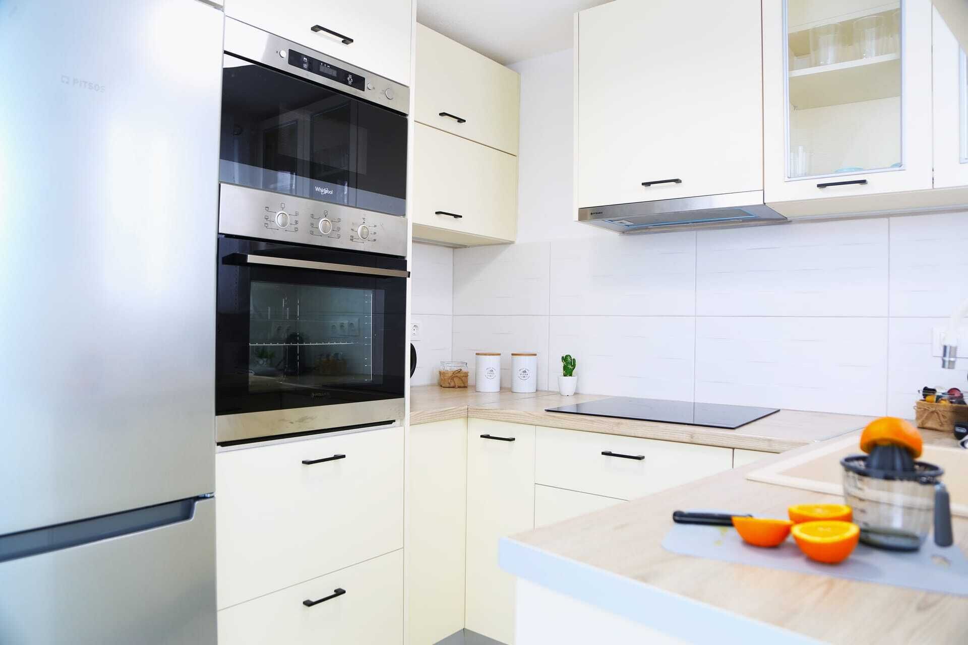 Fridge, microwave, oven, coffee/tea maker