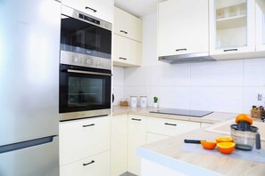 Refrigerador, microondas, horno, cafetera/tetera