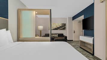 Suite, 1 King Bed with Sofa bed | Soundproofing, rollaway beds, free WiFi, bed sheets