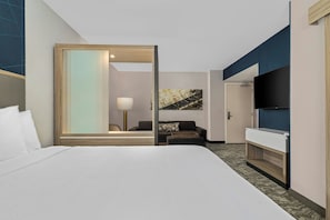 Suite, 1 King Bed with Sofa bed | Soundproofing, rollaway beds, free WiFi, bed sheets