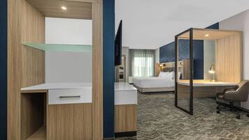 Suite, 1 cama King size y sofá cama | Camas extra, wifi gratis y ropa de cama