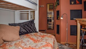 A bedroom with a bunk bed, a desk, a mirror, and a floor lamp. - Pet friendly apartment in Kristianstad (Kristianstad)