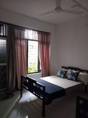 3 quartos, ferros/tábuas de passar roupa, Wi-Fi, roupa de cama