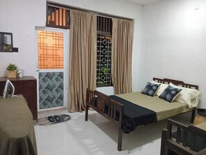 3 bedrooms, iron/ironing board, WiFi, bed sheets
