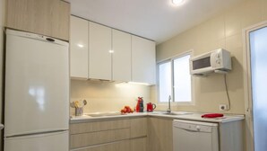 House, 3 Bedrooms | Private kitchen