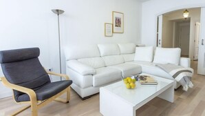 House, 3 Bedrooms | Living area