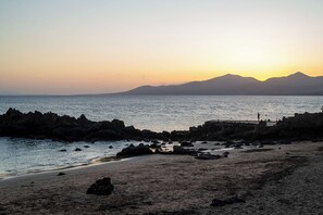 På stranden