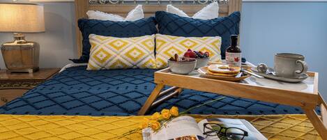 1 slaapkamer, een bureau, een strijkplank/strijkijzer, wifi