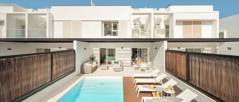 Een verwarmd zwembad