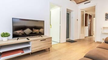 House, 3 Bedrooms | Living room