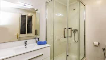 House, 3 Bedrooms | Bathroom