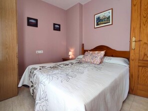 House, 3 Bedrooms, Terrace