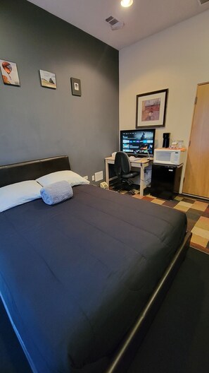1 Schlafzimmer, Schreibtisch, BĂŒgeleisen/BĂŒgelbrett, kostenloses WLAN