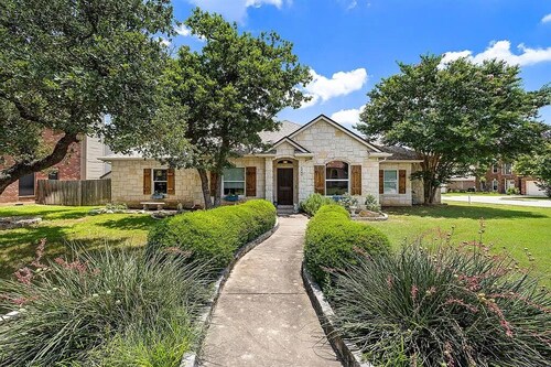 Charming 3-bedroom house in Round Rock with nice neighborhood