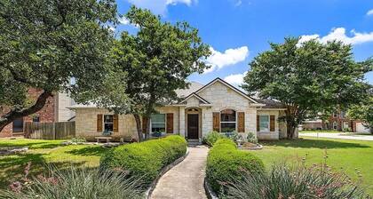 Charming 3-bedroom house in Round Rock with nice neighborhood