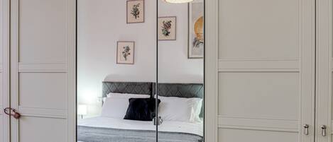 2 chambres, fer et planche à repasser, Wi-Fi, draps fournis