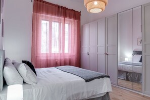 2 makuuhuonetta, työpöytä, silitysrauta/-lauta, Wi-Fi