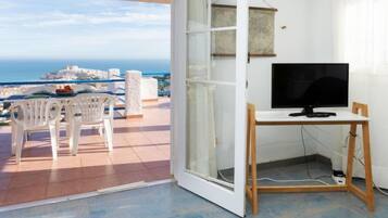 House, 3 Bedrooms, Terrace | Interior