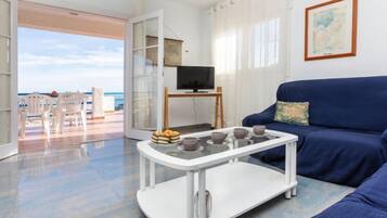 House, 3 Bedrooms, Terrace | Living area