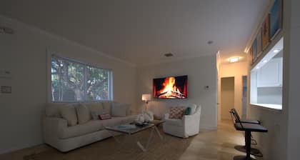 Biscayne Park 3BD2BA Spacious