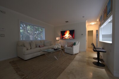 Biscayne Park 3BD2BA Spacious